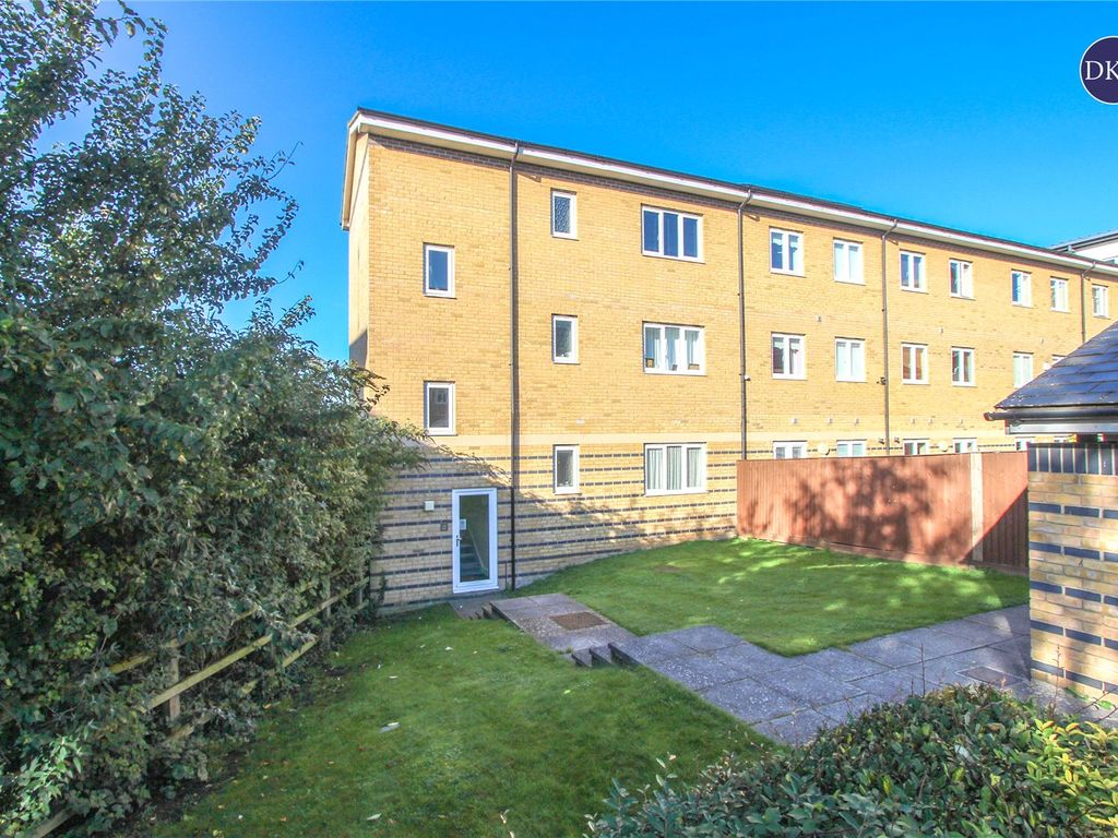 1 bed flat for sale in Silver Place, Watford, Hertfordshire WD18, £260,000