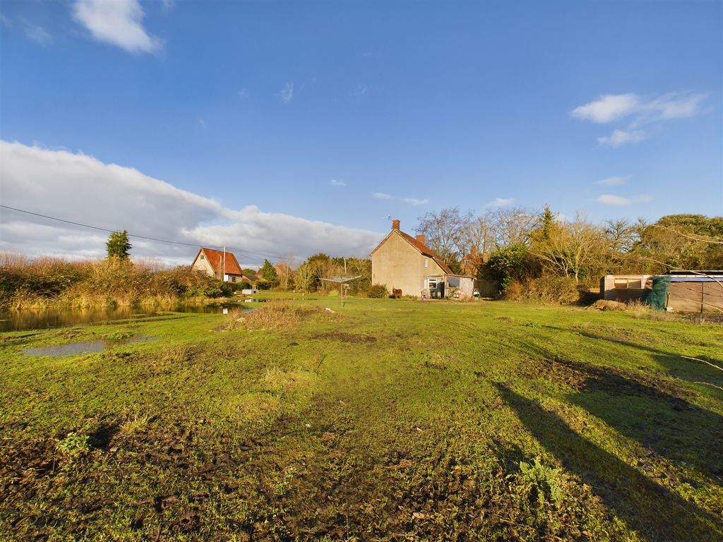 3 bed detached house for sale in Owlswick, Princes Risborough HP27, £550,000