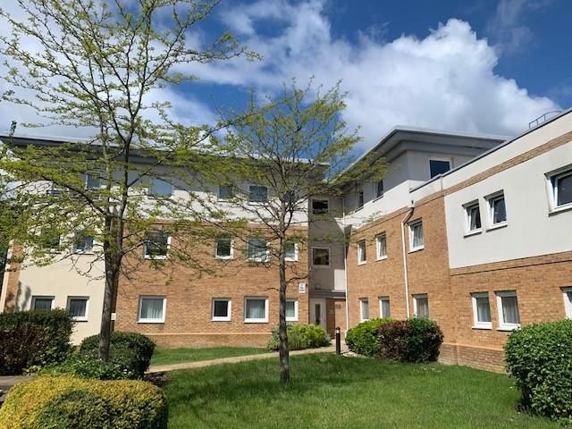 1 bed flat for sale in Pool Close, West Molesey KT8, £250,000