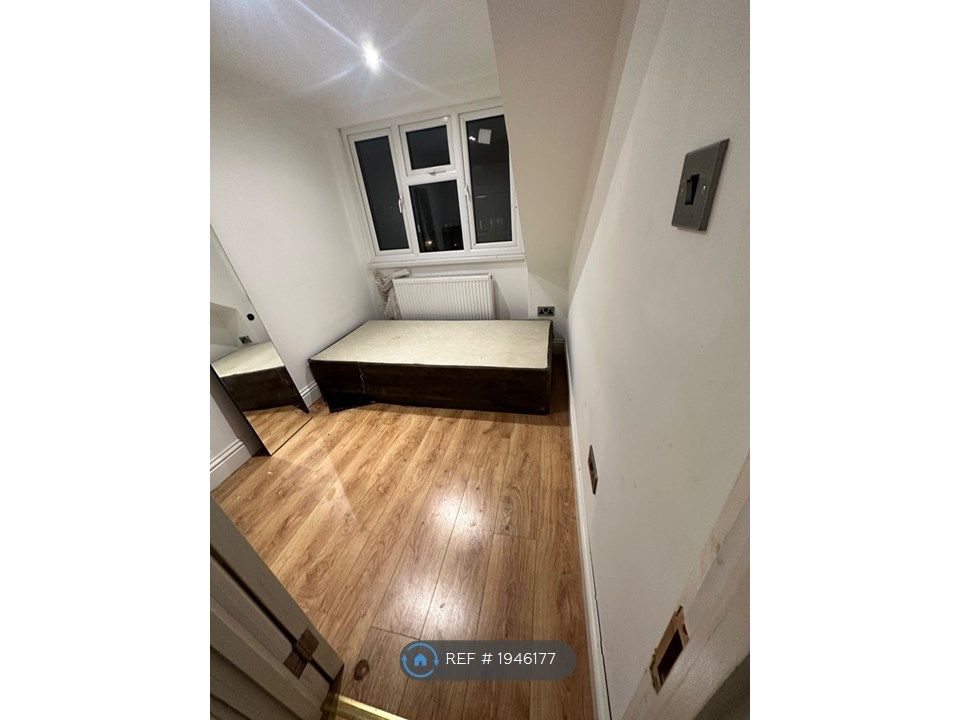 2 bed flat to rent in South Harrow Northolt Greenford, South Harrow Northolt Greenford UB5, £1,600 pcm