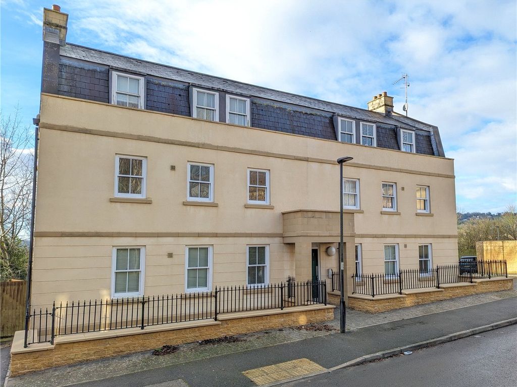 2 bed flat for sale in Eveleigh Avenue, Bath, Somerset BA1, £290,000