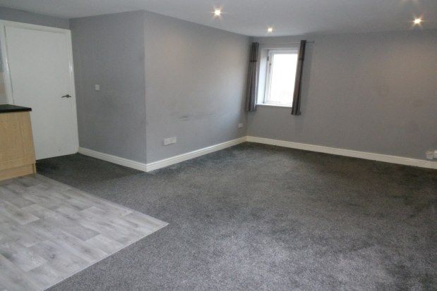 2 bed flat to rent in Allendale Street, Burnley BB12, £550 pcm