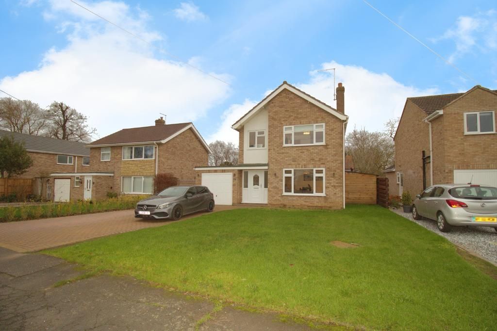 3 bed detached house for sale in Fairfax Way, Deeping Gate, Peterborough PE6, £425,000