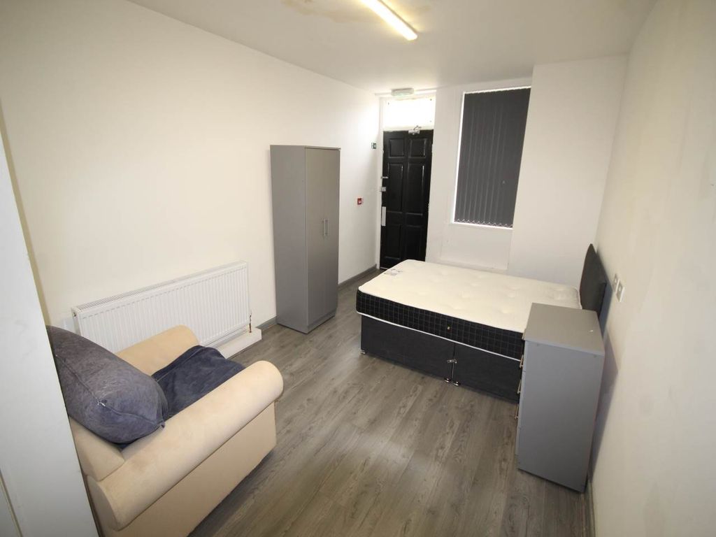 Room to rent in Pemberton Drive, Bradford BD7, £425 pcm