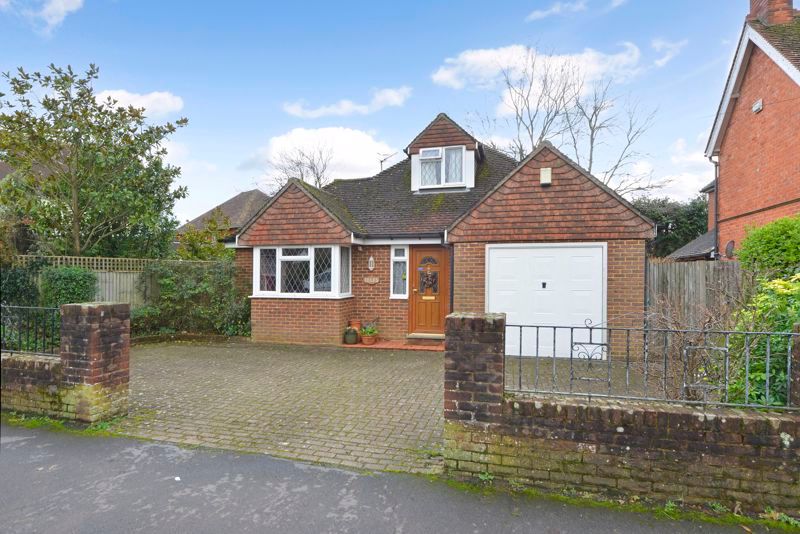 2 bed detached bungalow for sale in Mead Road, Cranleigh GU6, £575,000