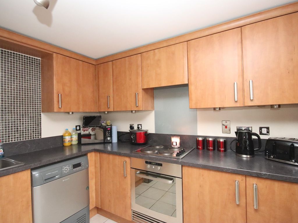 2 bed flat for sale in The Hawthorns, Flitwick MK45, £235,000