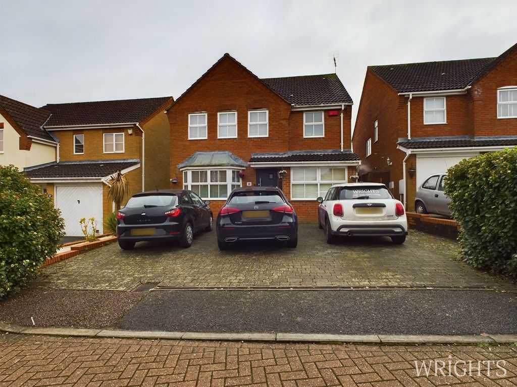 4 bed detached house for sale in Sparrow Drive, Stevenage SG2, £600,000