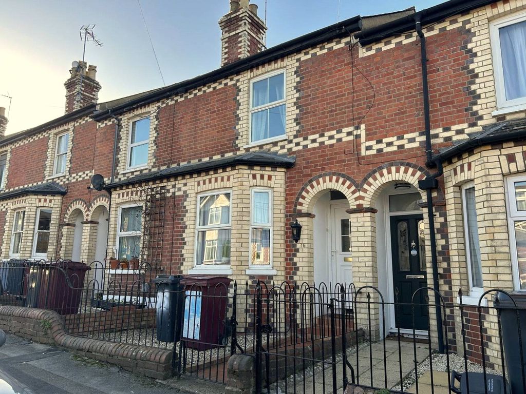 3 bed terraced house to rent in Highgrove Street, Reading, Berkshire RG1, £1,450 pcm