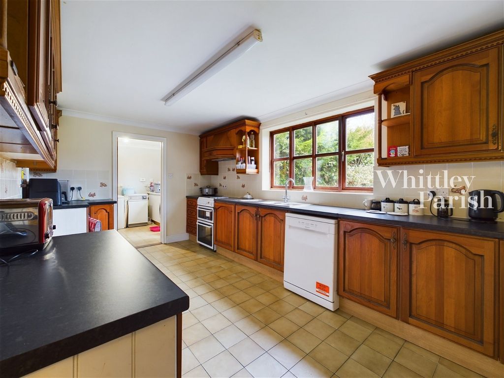 4 bed detached house for sale in Norwich Road, Thwaite, Eye IP23, £390,000