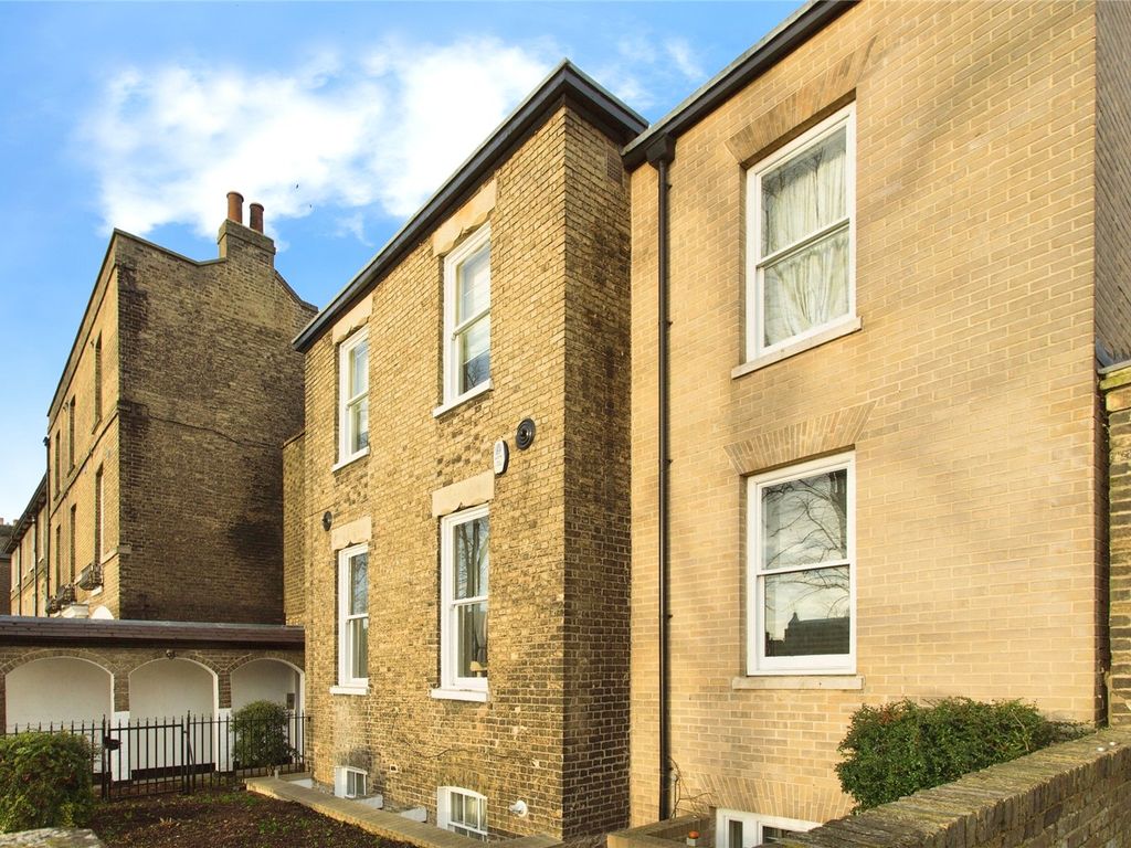 2 bed flat for sale in Parkside, Cambridge, Cambridgeshire CB1, £800,000