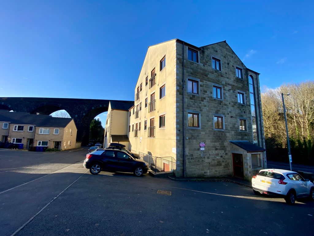 2 bed flat for sale in The Arches, Colne BB8, £67,500