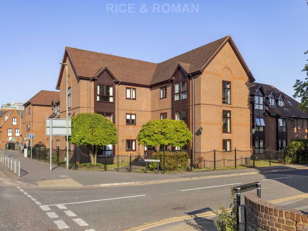 1 bed flat for sale in Southwell Park Road, Camberley GU15, £149,950