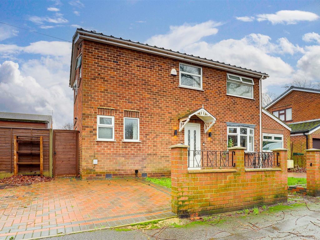 3 bed detached house for sale in Manor Crescent, Carlton, Nottinghamshire NG4, £275,000