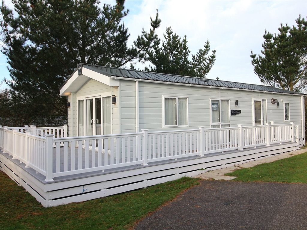 2 bed mobile/park home for sale in Seabreeze, Shorefield, Near Milford On Sea, Downton SO41, £119,950
