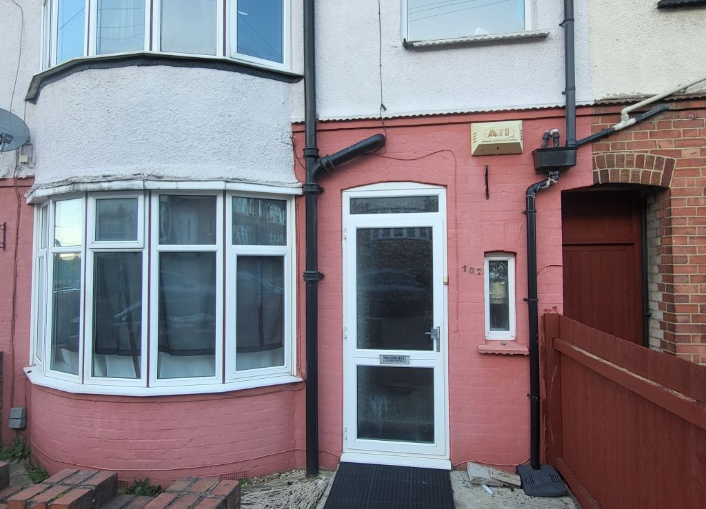 1 bed flat to rent in Harcourt Street, Luton LU1, £925 pcm