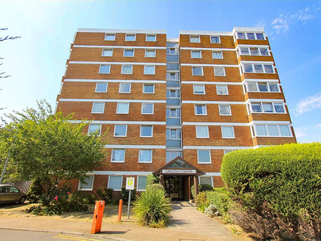 2 bed flat for sale in Carlton Towers, North Street, Carshalton SM5, £320,000