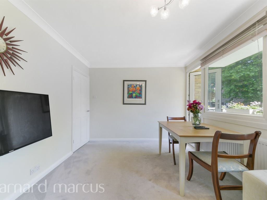 2 bed flat for sale in Beaconsfield Close, London W4, £400,000