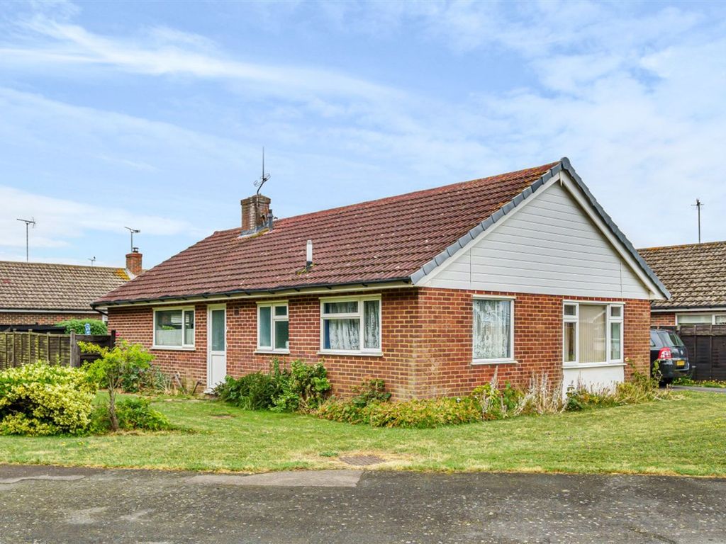 3 bed detached bungalow for sale in Beaconsfield Close, Bognor Regis PO22, £420,000