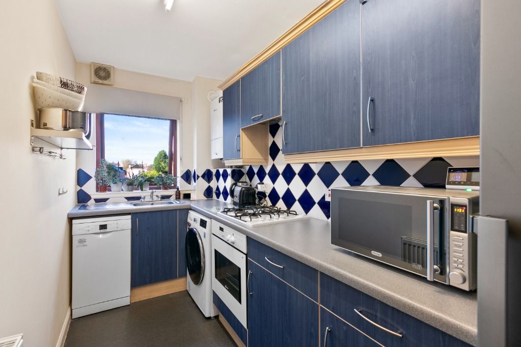 2 bed flat for sale in Park Street, Dumbarton, West Dunbartonshire G82, £94,000