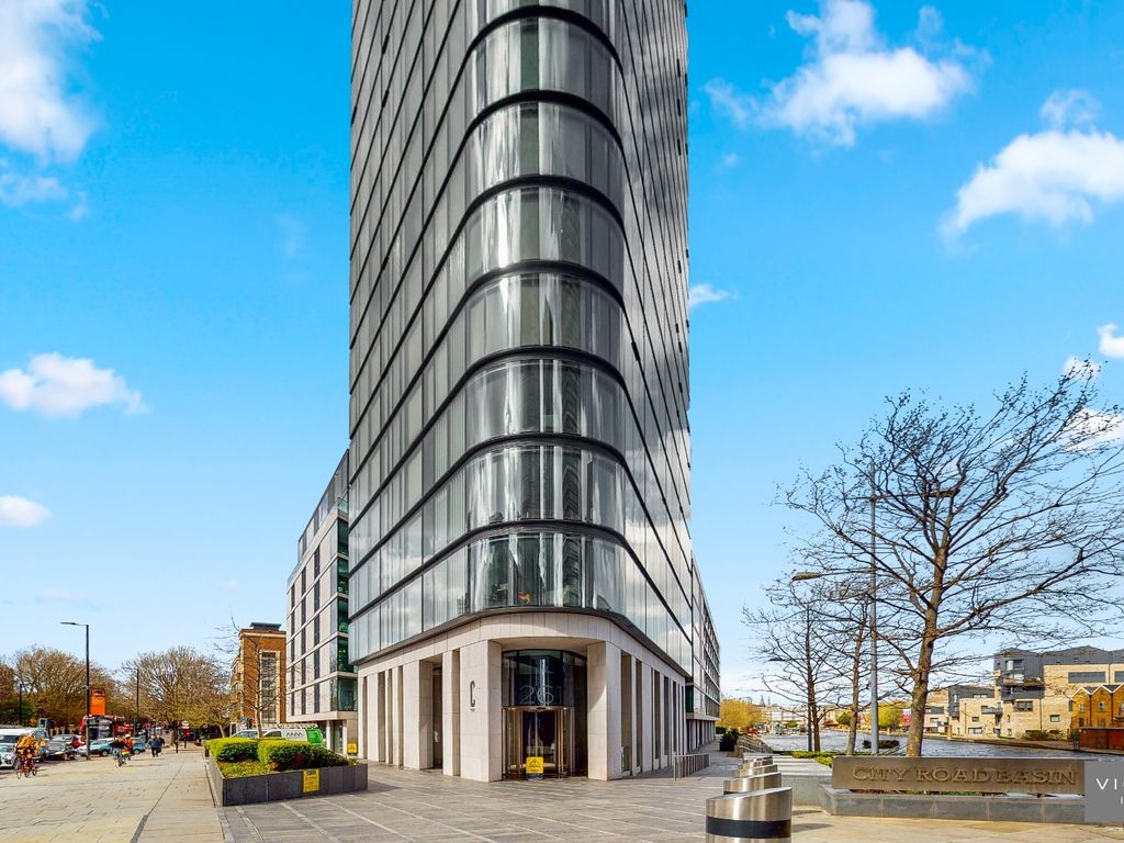 1 bed flat to rent in Chronicle Tower, City Road, Clerkenwell, London EC1V, £2,900 pcm