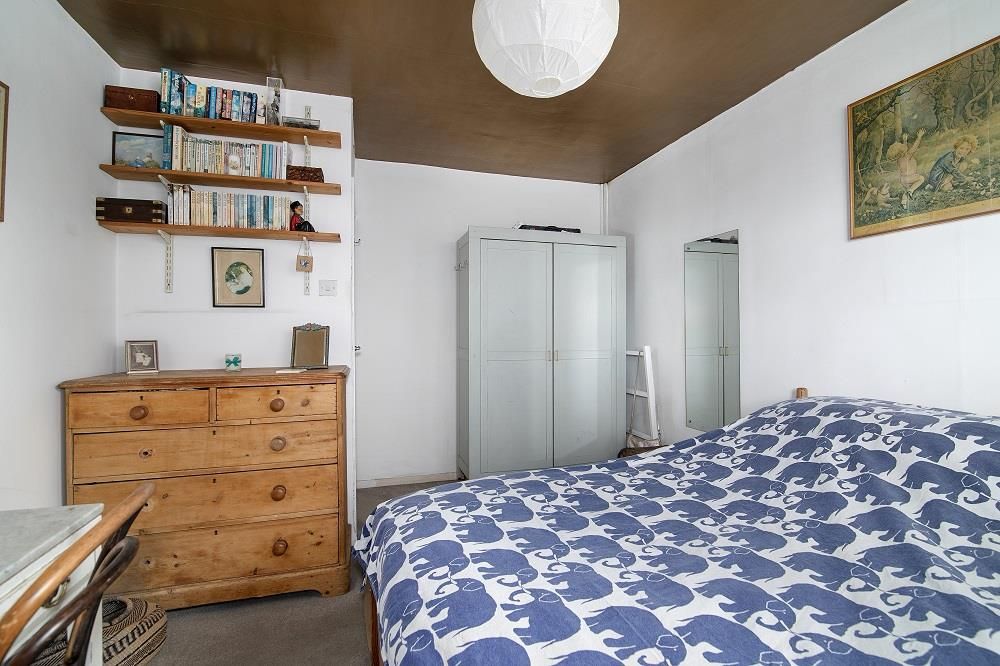 2 bed maisonette for sale in Northumberland Park, London N17, £329,995