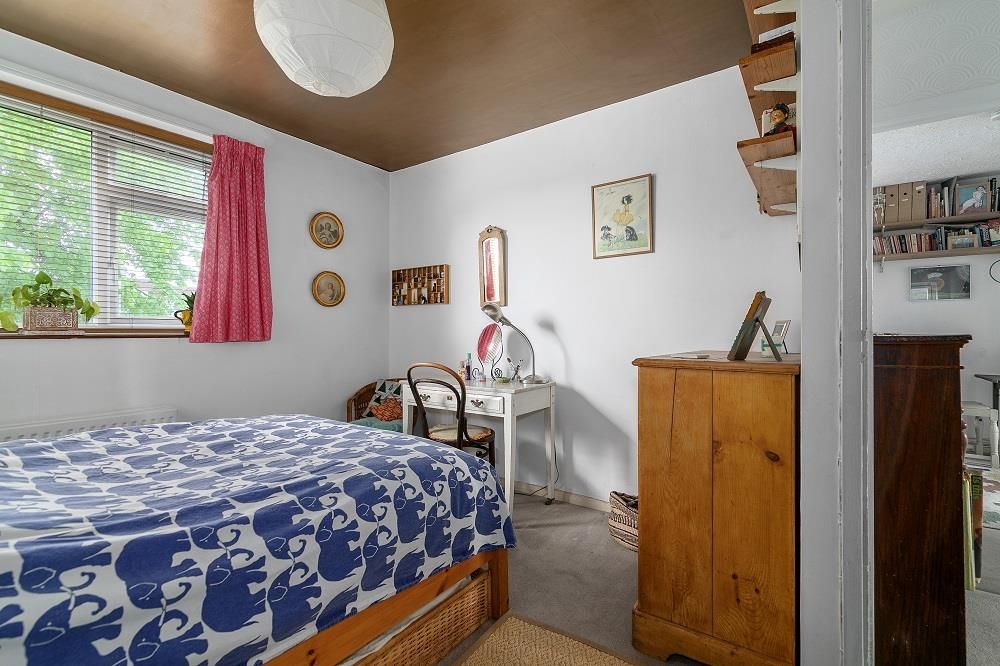 2 bed maisonette for sale in Northumberland Park, London N17, £329,995