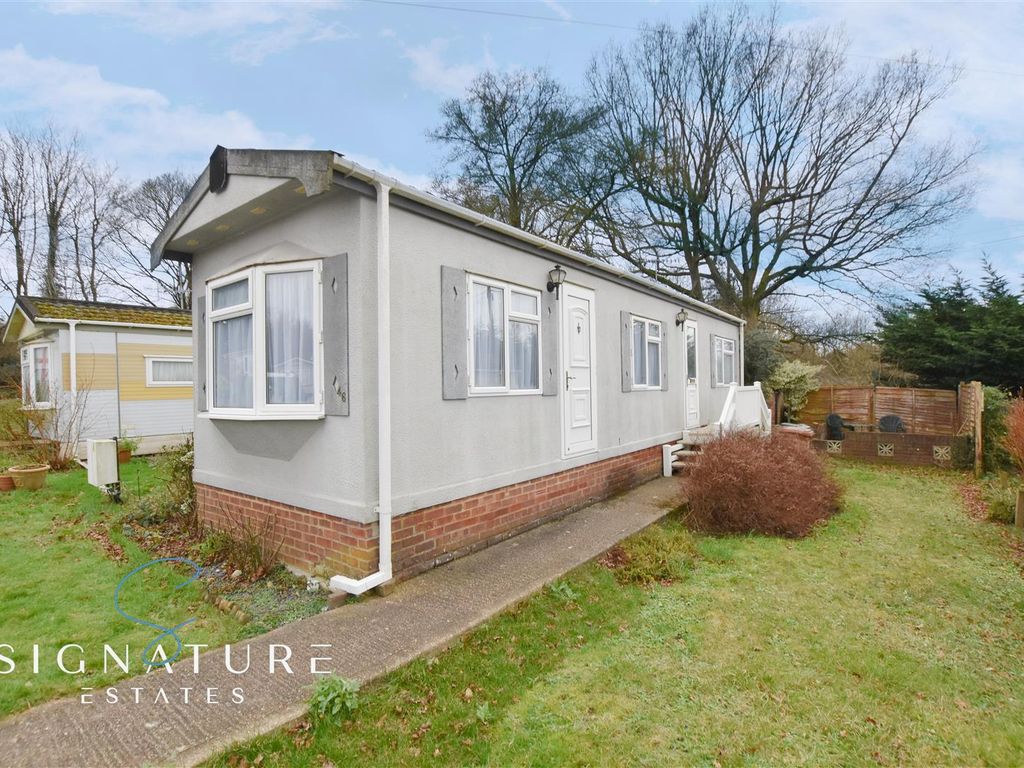 1 bed mobile/park home for sale in Newlands Park, Bedmond Road, Abbots Langley WD5, £65,000