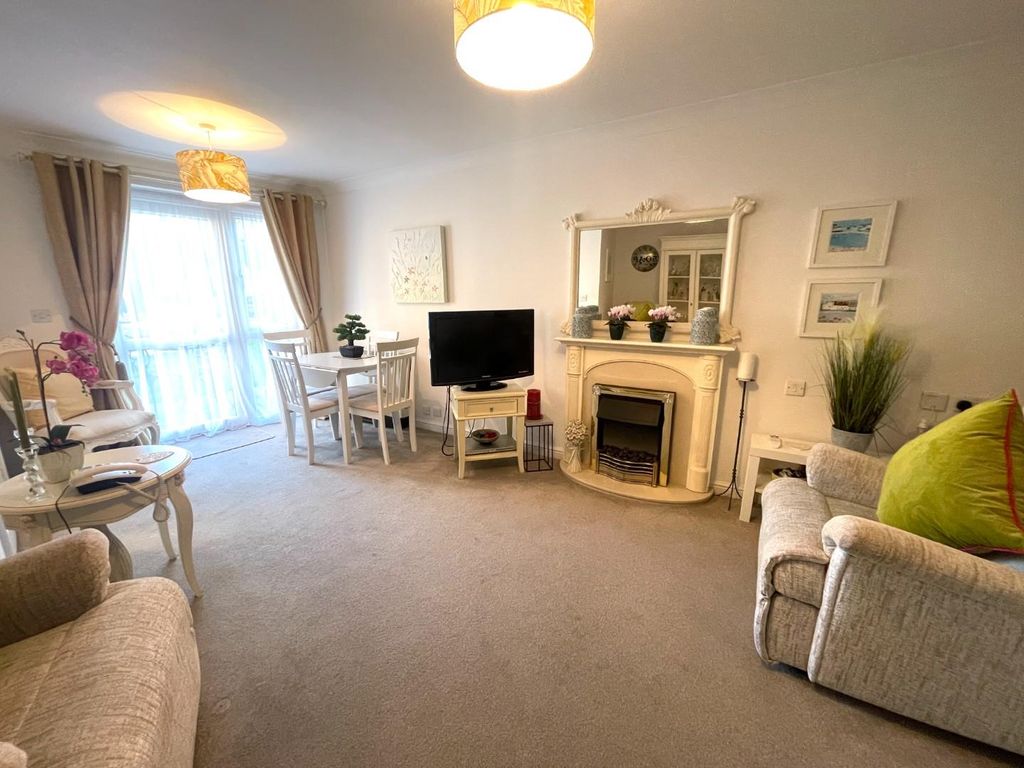 1 bed flat for sale in Oxendale, Street BA16, £130,000