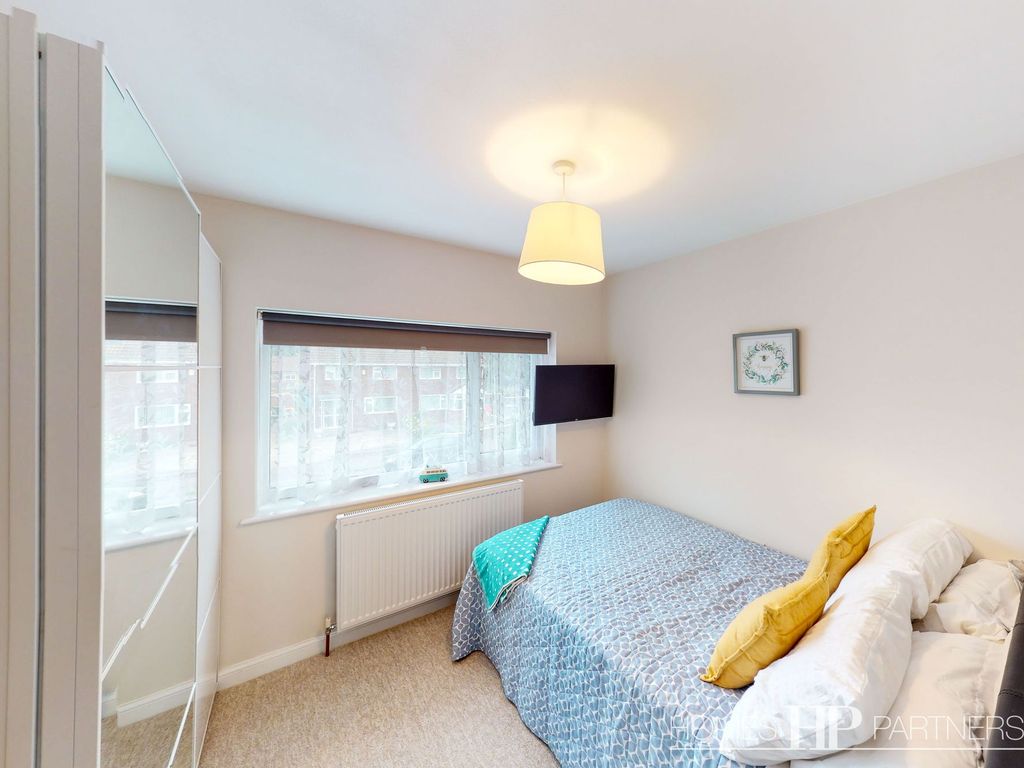 1 bed property to rent in Crabbet Road, Three Bridges RH10, £620 pcm