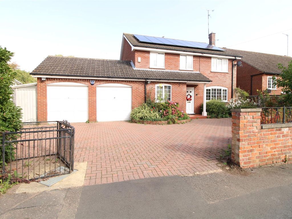 4 bed property for sale in Ashworth Street, Daventry NN11, £495,000