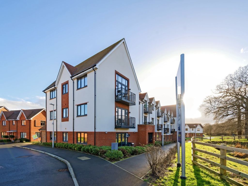 2 bed flat for sale in Boswell House, 11 Quiller Avenue, Arborfield Green RG2, £155,000