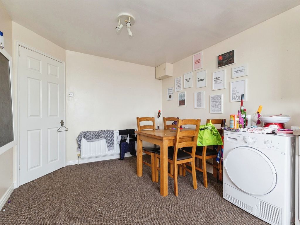 2 bed flat for sale in Linden Grove Court, Great Ayton, Middlesbrough TS9, £115,000