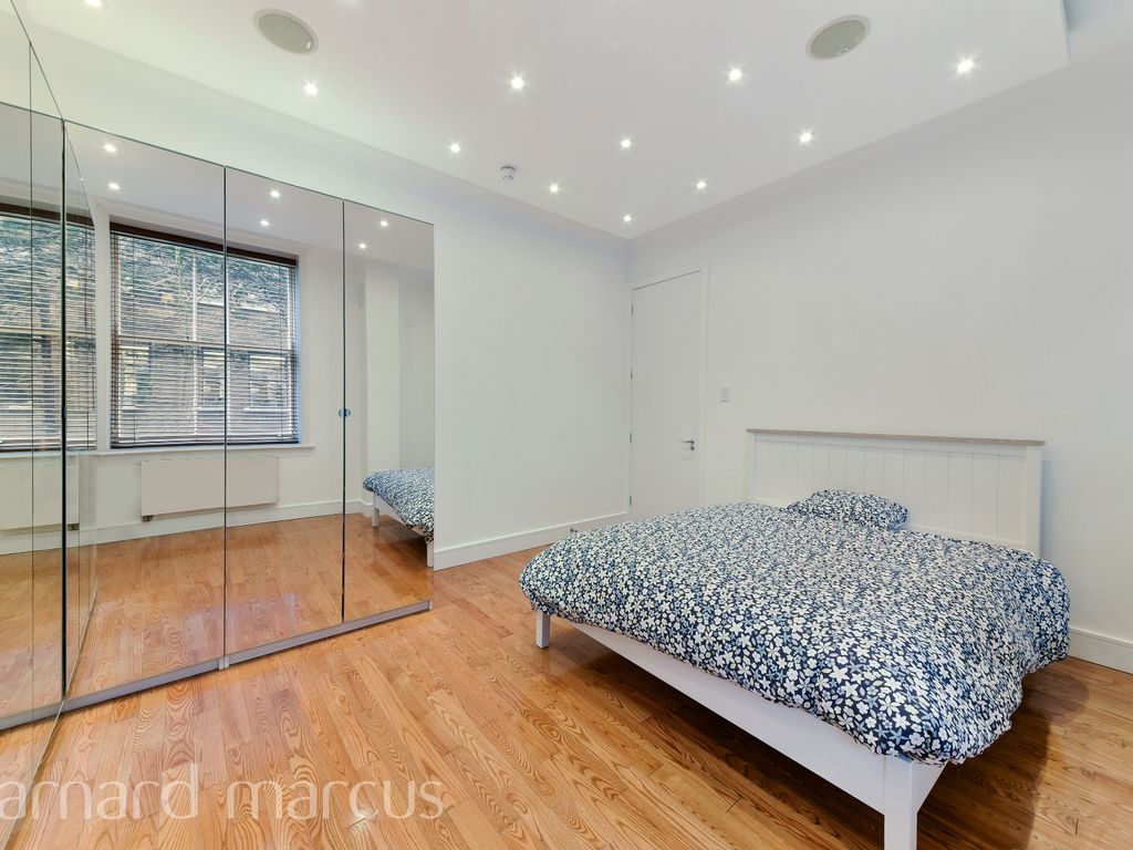 1 bed flat to rent in Bloomsbury Square, London WC1A, £4,498 pcm
