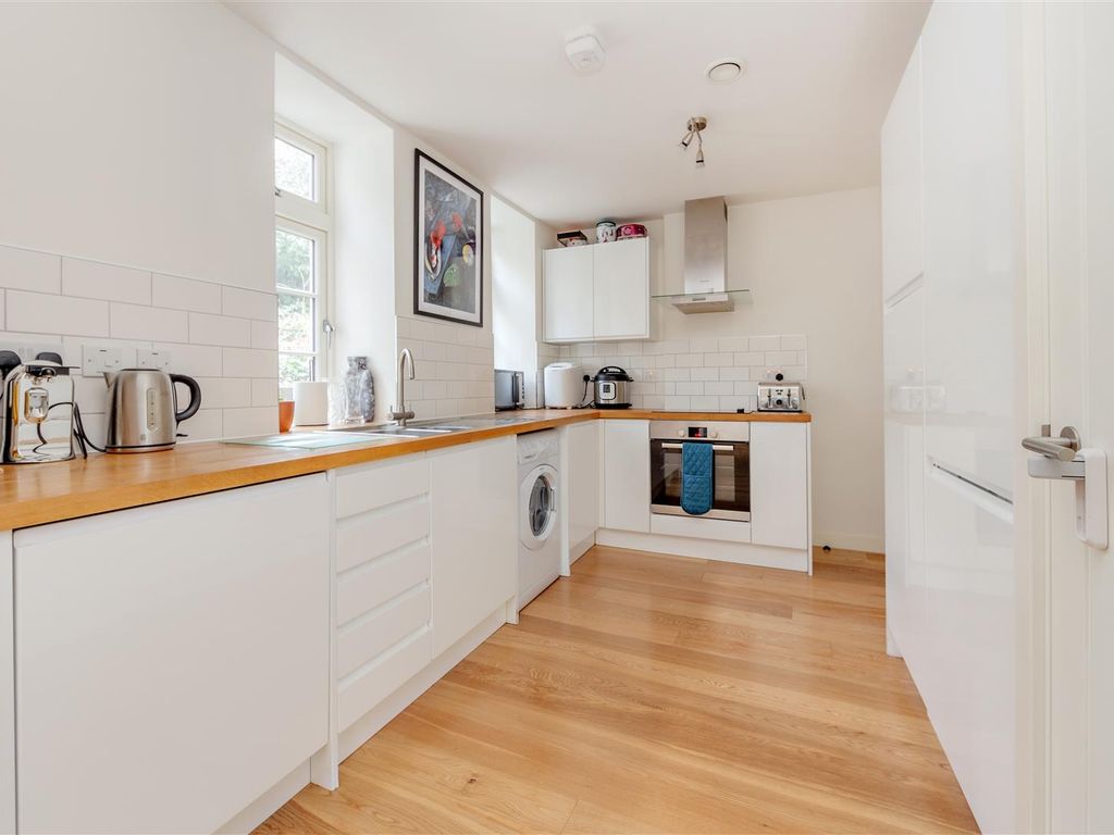 2 bed flat for sale in Holly Lodge Mansions, Oakeshott Avenue, Highgate, London N6, £695,000