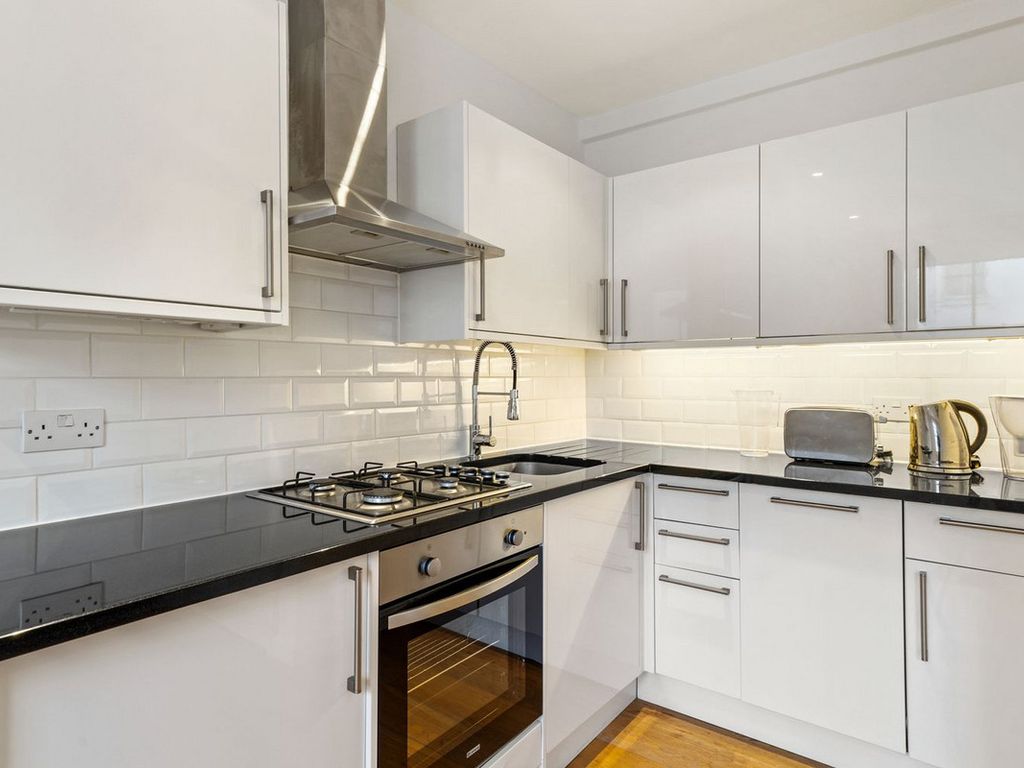 1 bed flat for sale in Portobello Road, London W11, £550,000