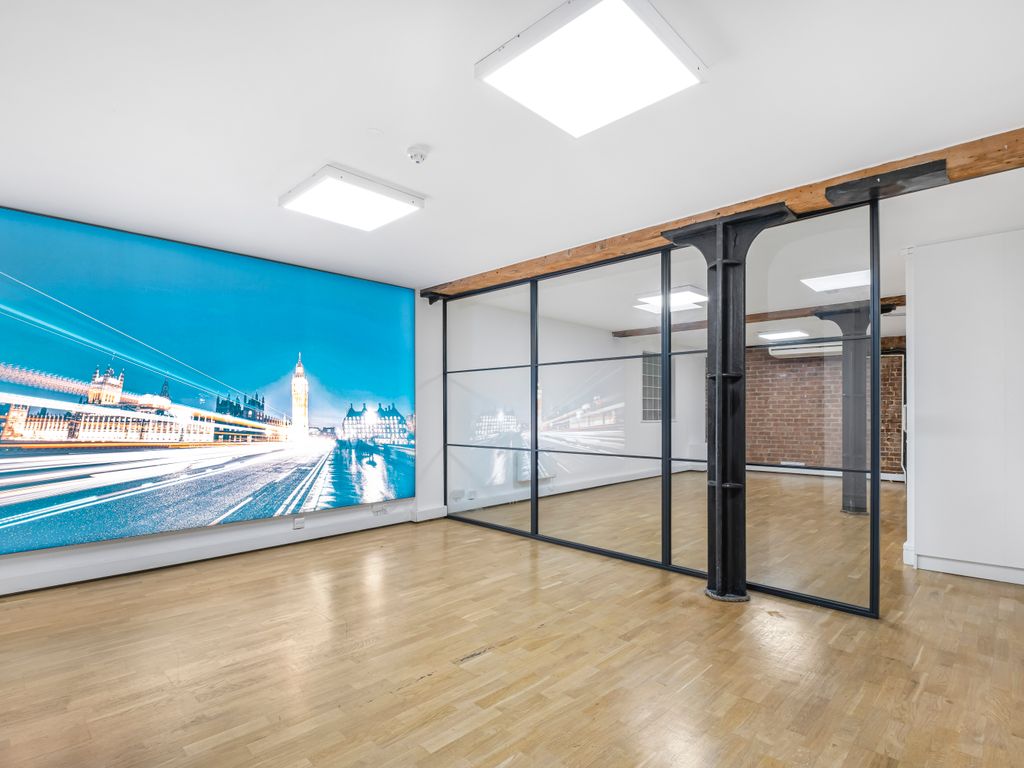 Office to let in London SE1, £64,075 pa