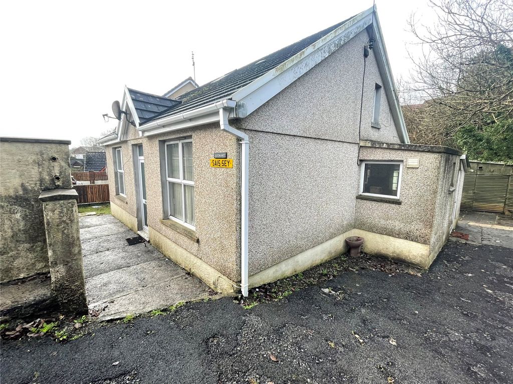 2 bed bungalow for sale in Mynachlog Road, Pontyberem, Llanelli, Carmarthenshire SA15, £170,000