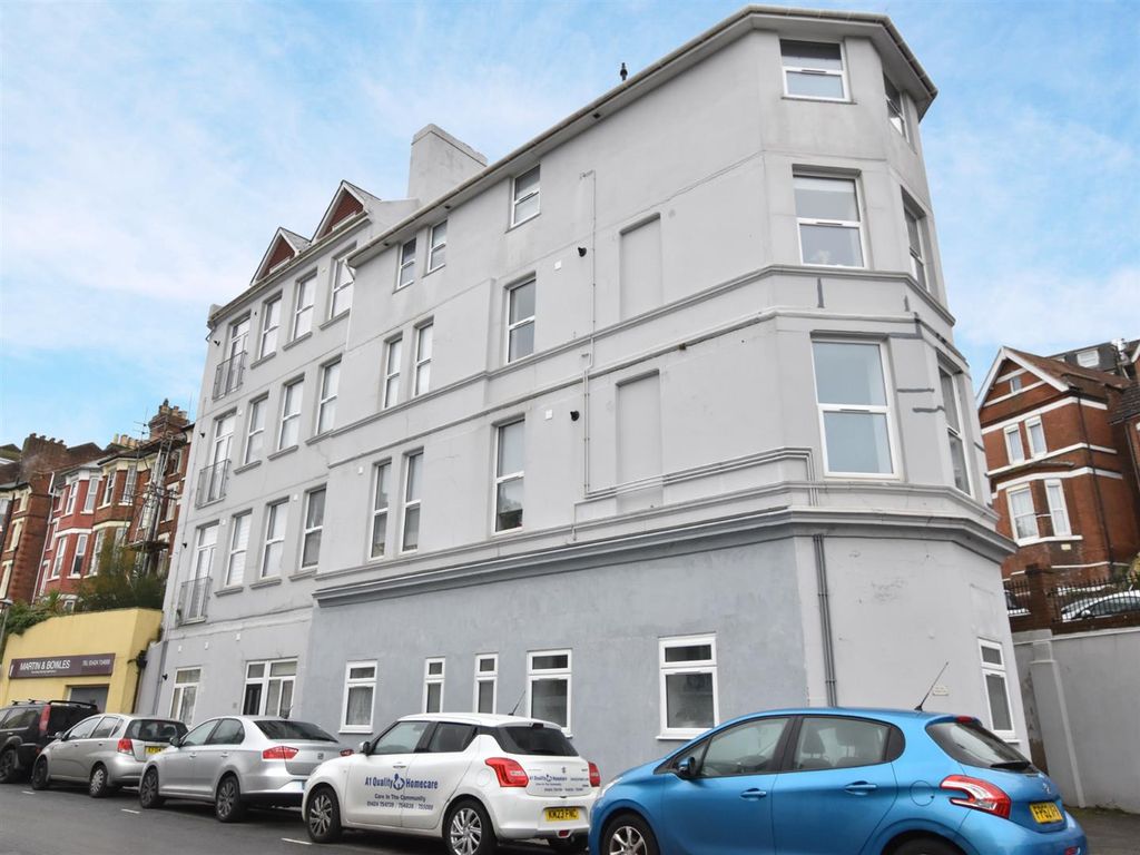 2 bed flat to rent in Nelson Road, Hastings TN34, £900 pcm
