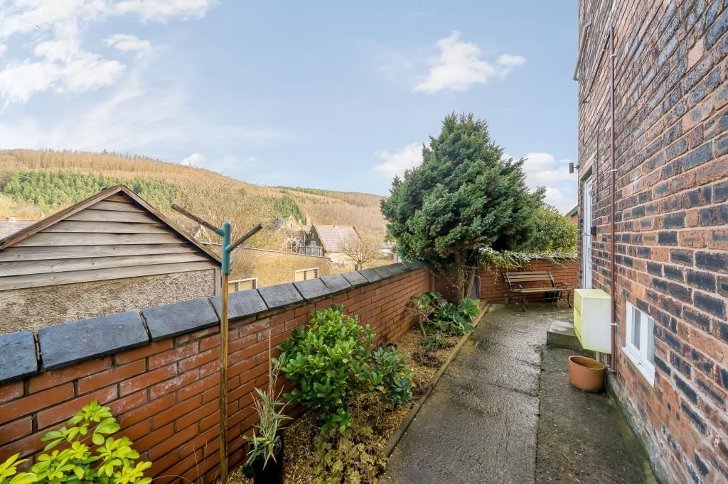 3 bed end terrace house for sale in Knighton, Powys LD7, £180,000