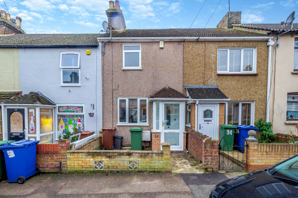 2 bed terraced house for sale in Elm Road, Grays RM17, £280,000