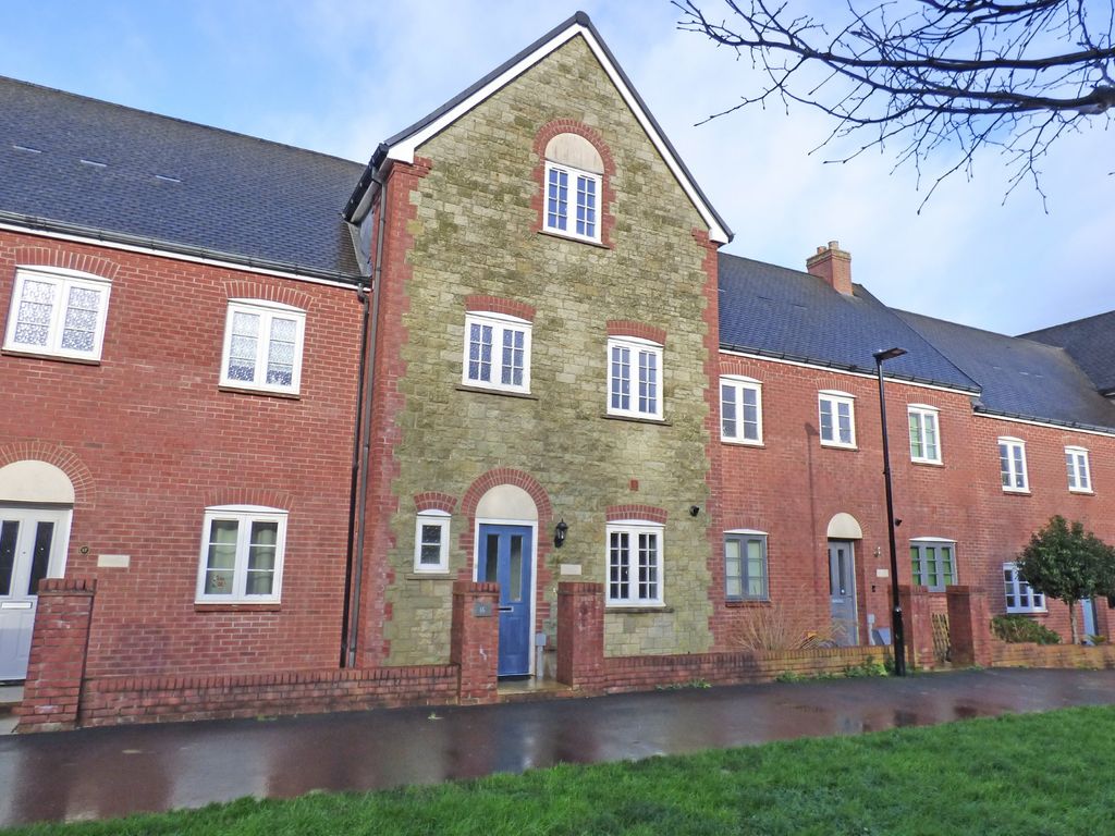 4 bed town house for sale in Bramble Patch, Shaftesbury SP7, £320,000