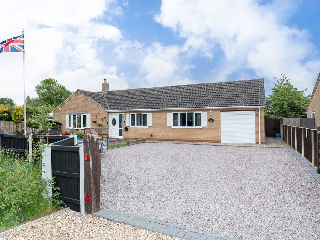 3 bed detached bungalow for sale in Fen Road, Keal Cotes, Spilsby PE23, £350,000
