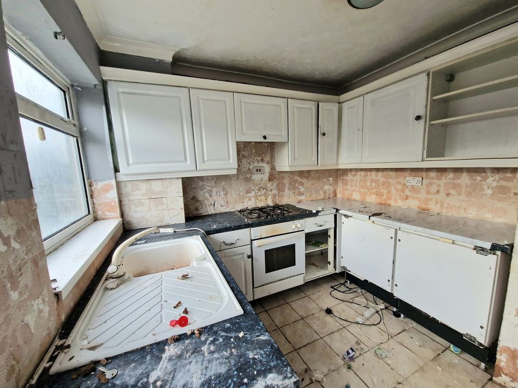 3 bed terraced house for sale in Jubilee Crescent, Sarn, Bridgend County. CF32, £89,950