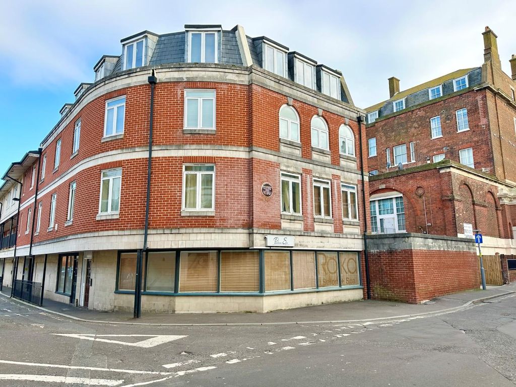 2 bed flat for sale in Gloucester Mews, Weymouth DT4, £170,000