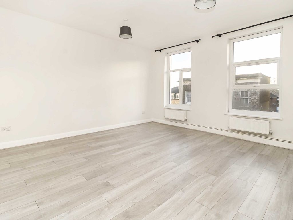 2 bed flat to rent in Peckham High Street, London SE15, £1,800 pcm