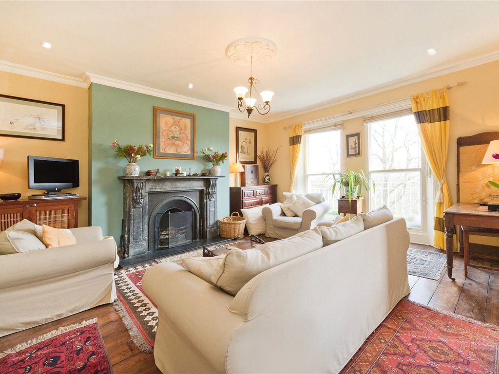 4 bed flat to rent in Chalcot Gardens, Belsize Park NW3, £7,500 pcm