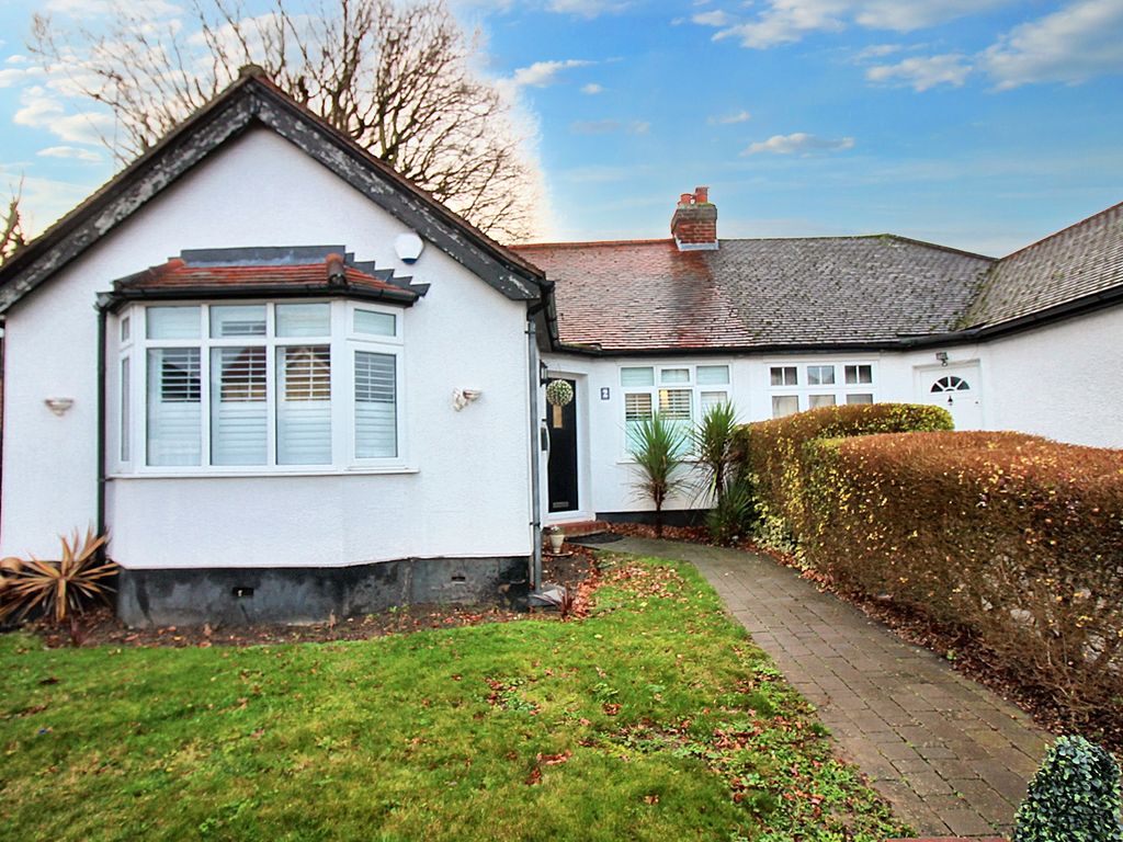 3 bed semi-detached bungalow for sale in Oakmere Close, Potters Bar EN6, £560,000
