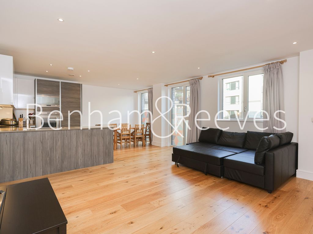 3 bed flat to rent in Winchester Square, London SE8, £3,000 pcm