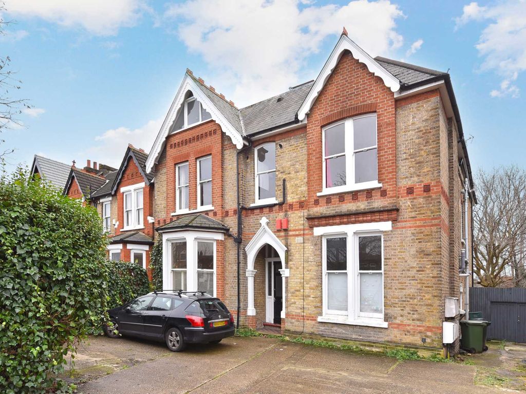 2 bed flat for sale in Madeley Road, London W5, £695,000