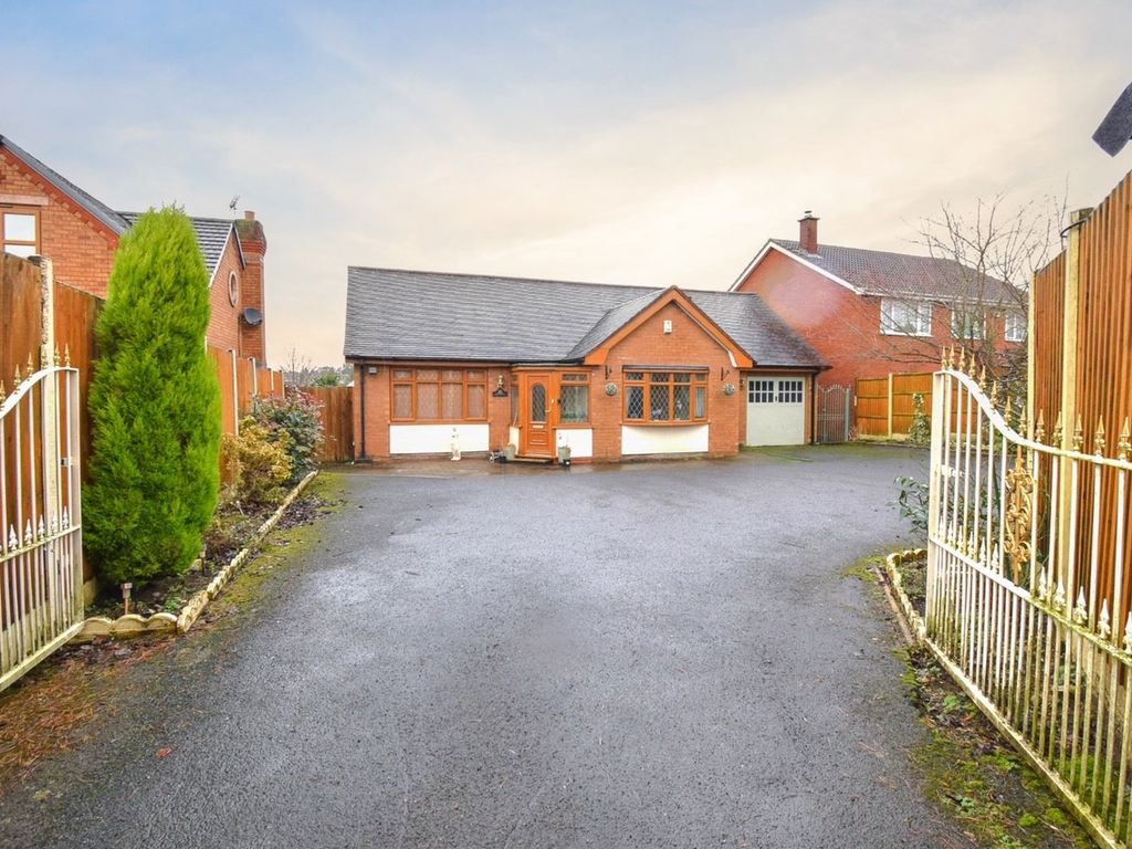 3 bed detached bungalow for sale in Highfields Road, Burntwood, Lichfield WS7, £395,000